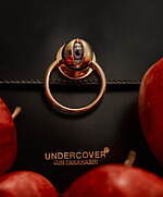 アンダーカバー 青山がリニューアル、ベア＆“U”ロゴTシャツやカラフルなナイロンバッグなど新作も｜写真58