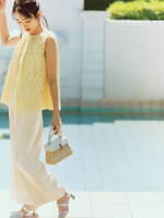 セルフォード24年夏新作、“ふわふわフェザー”の涼し気ニットベスト＆水彩タッチの花柄スカート｜写真16