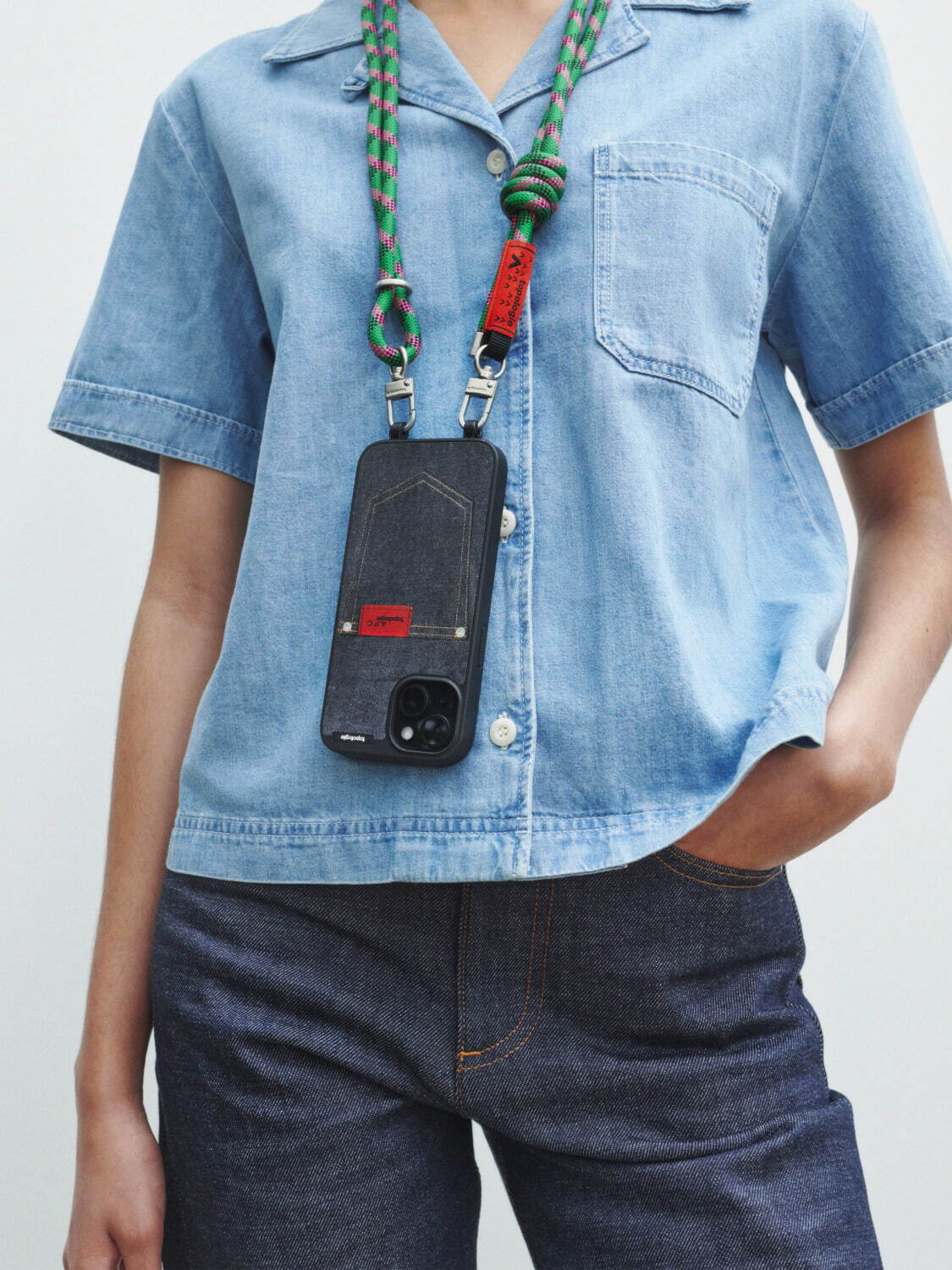 A.P.C.×トポロジー“インディゴデニム”のバッグやiPhoneケース