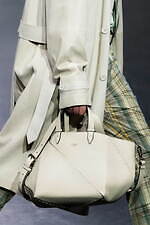 フェンディ 2025年春夏メンズコレクション - 過去と未来をまなざす眼｜写真2