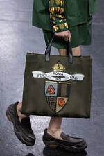 フェンディ 2025年春夏メンズコレクション - 過去と未来をまなざす眼｜写真44