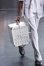 フェンディ 2025年春夏メンズコレクション - 過去と未来をまなざす眼｜写真95