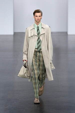 フェンディ 2025年春夏メンズコレクション - 過去と未来をまなざす眼｜写真1