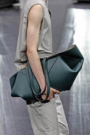 フェンディ 2025年春夏メンズコレクション - 過去と未来をまなざす眼｜写真30