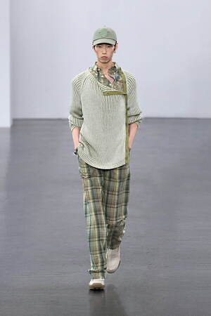 フェンディ 2025年春夏メンズコレクション - 過去と未来をまなざす眼｜写真33