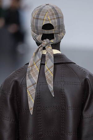 フェンディ 2025年春夏メンズコレクション - 過去と未来をまなざす眼｜写真38