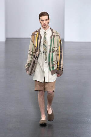 フェンディ 2025年春夏メンズコレクション - 過去と未来をまなざす眼｜写真39