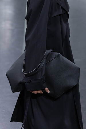 フェンディ 2025年春夏メンズコレクション - 過去と未来をまなざす眼｜写真77