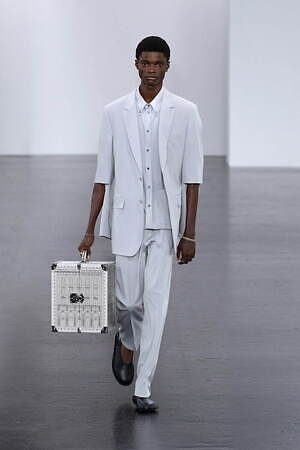 フェンディ 2025年春夏メンズコレクション - 過去と未来をまなざす眼｜写真94