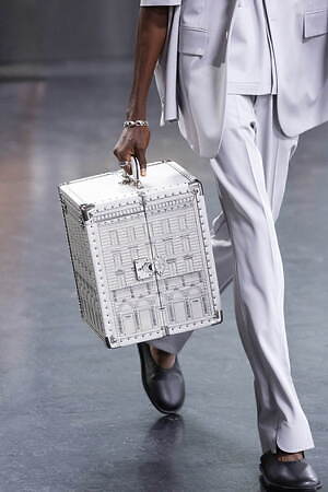 フェンディ 2025年春夏メンズコレクション - 過去と未来をまなざす眼｜写真95