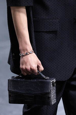 フェンディ 2025年春夏メンズコレクション - 過去と未来をまなざす眼｜写真115