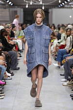 JW アンダーソン 2025年春夏メンズ＆ウィメンズコレクション - 夢、不可能な物事の経験｜写真4