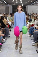 JW アンダーソン 2025年春夏メンズ＆ウィメンズコレクション - 夢、不可能な物事の経験｜写真11