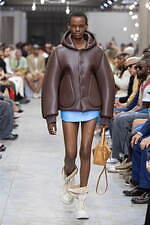 JW アンダーソン 2025年春夏メンズ＆ウィメンズコレクション - 夢、不可能な物事の経験｜写真15