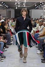 JW アンダーソン 2025年春夏メンズ＆ウィメンズコレクション - 夢、不可能な物事の経験｜写真44