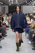 JW アンダーソン 2025年春夏メンズ＆ウィメンズコレクション - 夢、不可能な物事の経験｜写真48