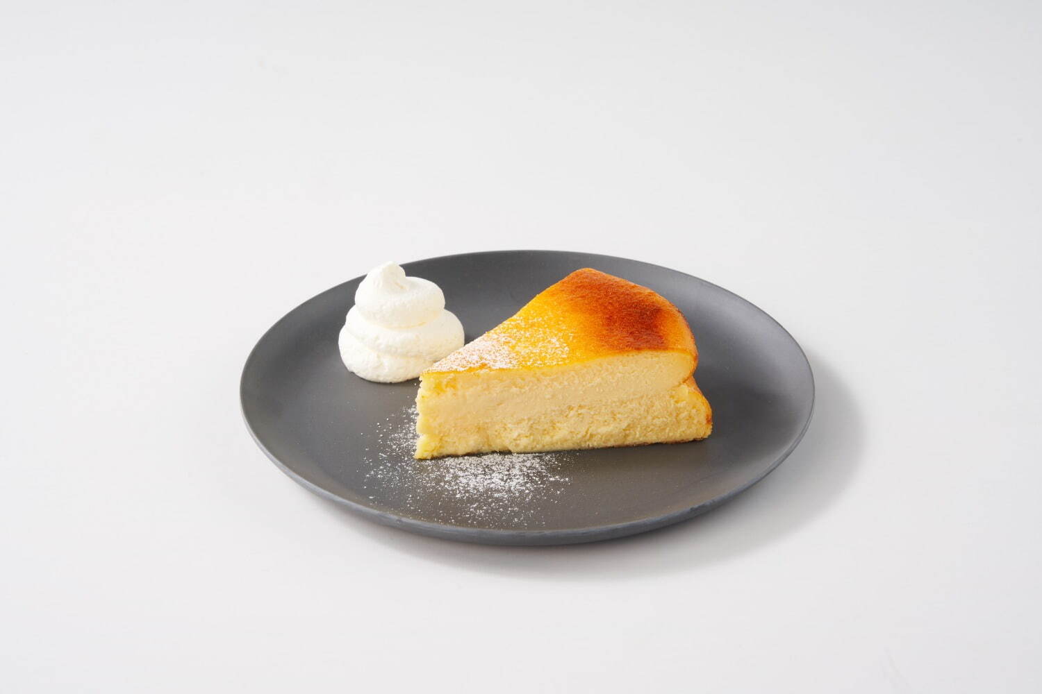 「クリーミーバスクチーズケーキ」693円