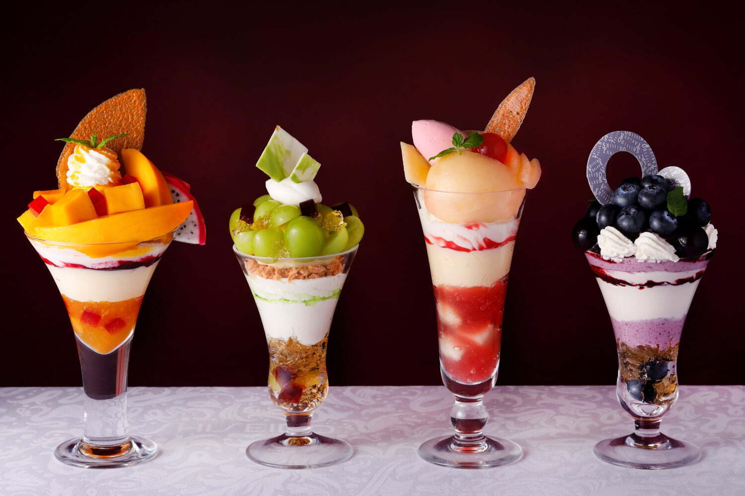 ぶどう｜資生堂パーラー 銀座本店サロン・ド・カフェの夏限定パフェ、宮崎県産マンゴー＆ジューシなー桃など