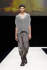 エンポリオ アルマーニ 2025年春夏メンズコレクション - 広がる自然の開放感｜写真13