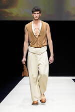 エンポリオ アルマーニ 2025年春夏メンズコレクション - 広がる自然の開放感｜写真21