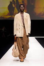 エンポリオ アルマーニ 2025年春夏メンズコレクション - 広がる自然の開放感｜写真23