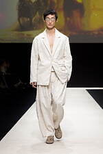 エンポリオ アルマーニ 2025年春夏メンズコレクション - 広がる自然の開放感｜写真53