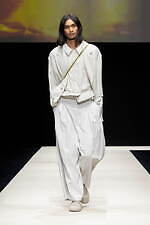 エンポリオ アルマーニ 2025年春夏メンズコレクション - 広がる自然の開放感｜写真59