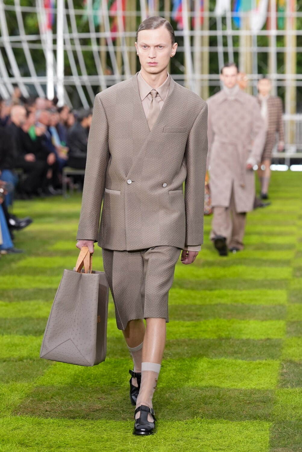ルイ・ヴィトン(LOUIS VUITTON) 2025年春夏メンズコレクション  - 写真111