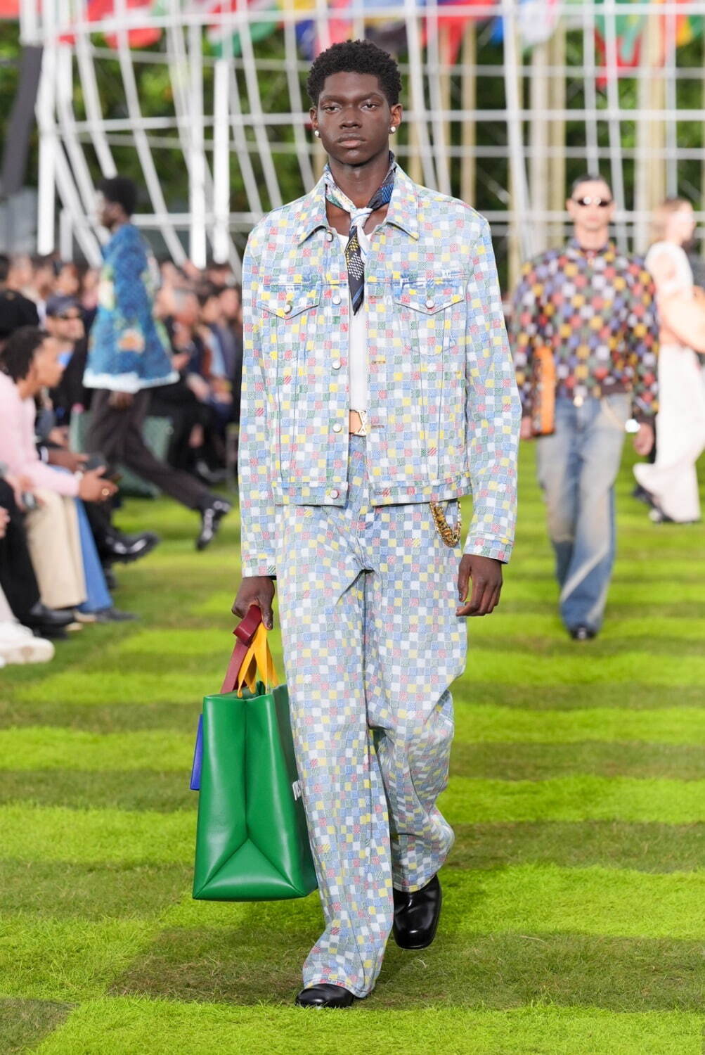 ルイ・ヴィトン(LOUIS VUITTON) 2025年春夏メンズコレクション  - 写真157