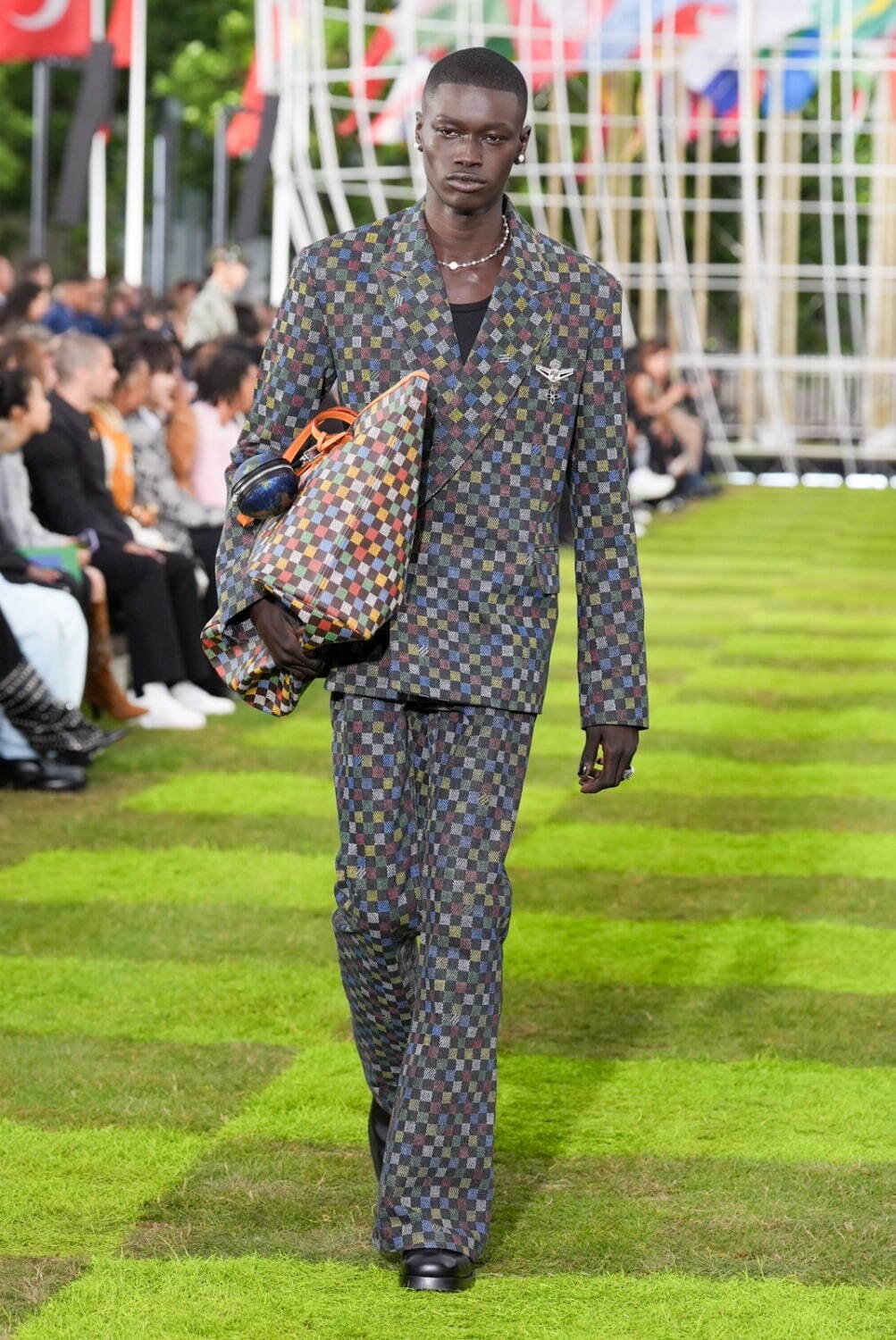 ルイ・ヴィトン(LOUIS VUITTON) 2025年春夏メンズコレクション  - 写真163