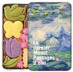 企画展「モネ 睡蓮のとき」限定コラボグッズ、《睡蓮》イメージのフェイラーハンカチ＆刺繍バッグなど｜写真7