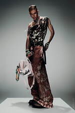 アクネ ストゥディオズ2025年春夏メンズコレクション - スーパーヒーローへの憧憬と郷愁｜写真16