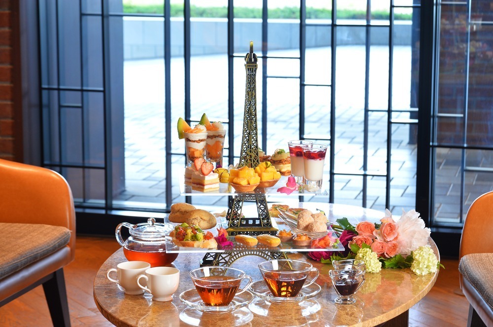 函館で“パリ”イメージのアフタヌーンティー、エッフェル塔風スタンドにミルフィーユやレモンエクレア｜写真2