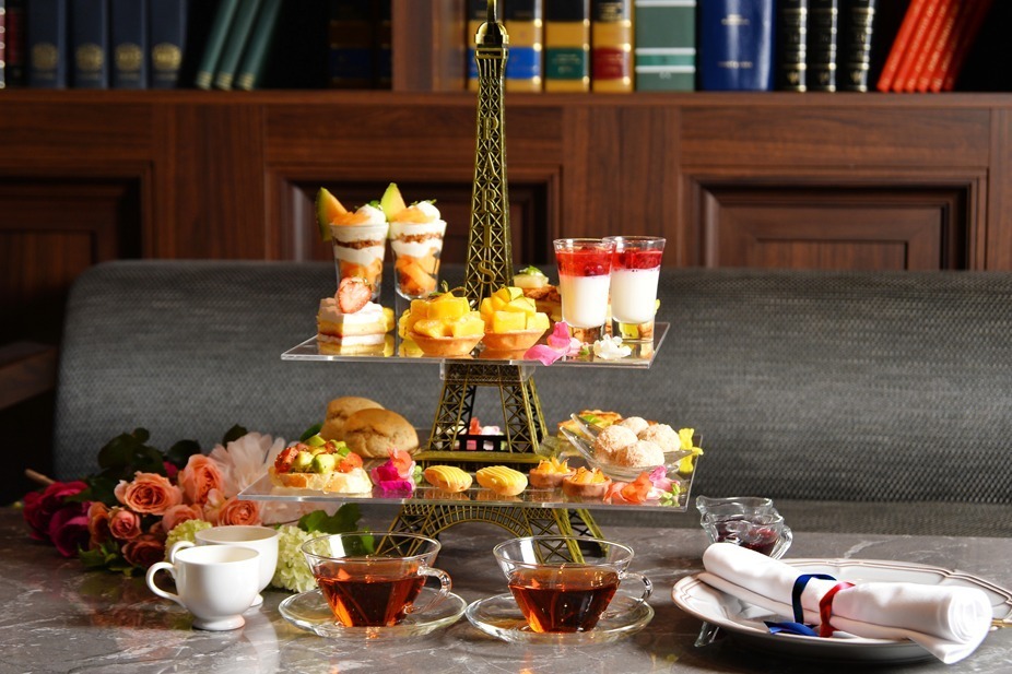 高級紅茶｜函館で“パリ”イメージのアフタヌーンティー、エッフェル塔風スタンドにミルフィーユやレモンエクレア