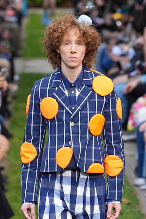 ウォルター ヴァン ベイレンドンク(Walter Van Beirendonck) 2025年春夏メンズコレクション  - 写真2