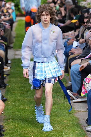 ウォルター ヴァン ベイレンドンク(Walter Van Beirendonck) 2025年春夏メンズコレクション  - 写真8