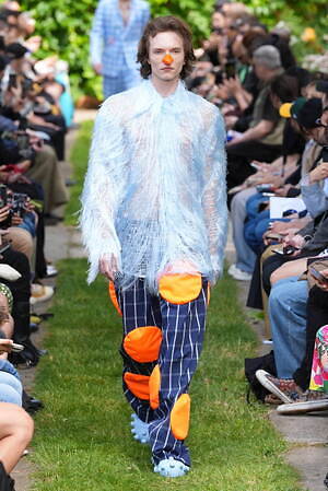 ウォルター ヴァン ベイレンドンク(Walter Van Beirendonck) 2025年春夏メンズコレクション  - 写真11