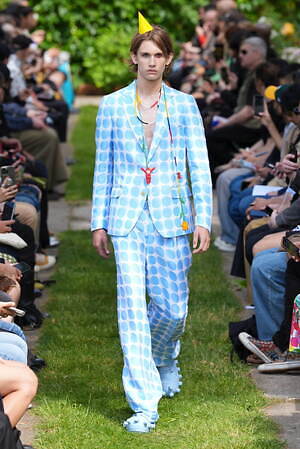 ウォルター ヴァン ベイレンドンク(Walter Van Beirendonck) 2025年春夏メンズコレクション  - 写真12