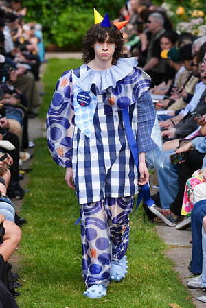 ウォルター ヴァン ベイレンドンク(Walter Van Beirendonck) 2025年春夏メンズコレクション  - 写真14