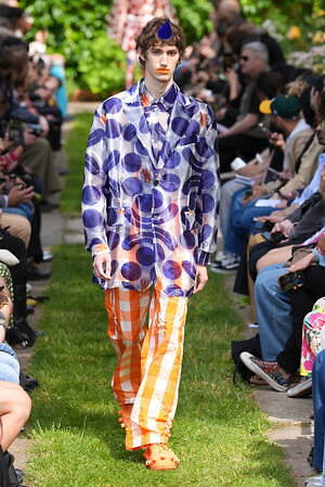 ウォルター ヴァン ベイレンドンク(Walter Van Beirendonck) 2025年春夏メンズコレクション  - 写真20