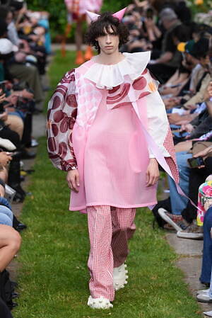 ウォルター ヴァン ベイレンドンク(Walter Van Beirendonck) 2025年春夏メンズコレクション  - 写真27