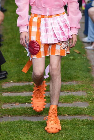 ウォルター ヴァン ベイレンドンク(Walter Van Beirendonck) 2025年春夏メンズコレクション  - 写真29