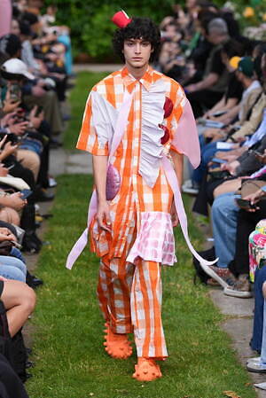 ウォルター ヴァン ベイレンドンク(Walter Van Beirendonck) 2025年春夏メンズコレクション  - 写真30