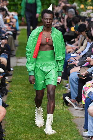 ウォルター ヴァン ベイレンドンク(Walter Van Beirendonck) 2025年春夏メンズコレクション  - 写真34