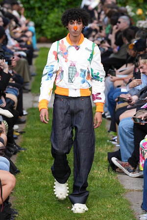 ウォルター ヴァン ベイレンドンク(Walter Van Beirendonck) 2025年春夏メンズコレクション  - 写真37