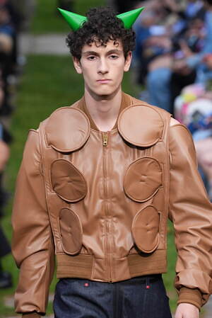 ウォルター ヴァン ベイレンドンク(Walter Van Beirendonck) 2025年春夏メンズコレクション  - 写真44