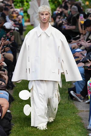 ウォルター ヴァン ベイレンドンク(Walter Van Beirendonck) 2025年春夏メンズコレクション  - 写真46