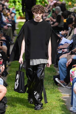 ウォルター ヴァン ベイレンドンク(Walter Van Beirendonck) 2025年春夏メンズコレクション  - 写真53