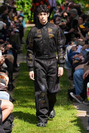 ウォルター ヴァン ベイレンドンク(Walter Van Beirendonck) 2025年春夏メンズコレクション  - 写真54