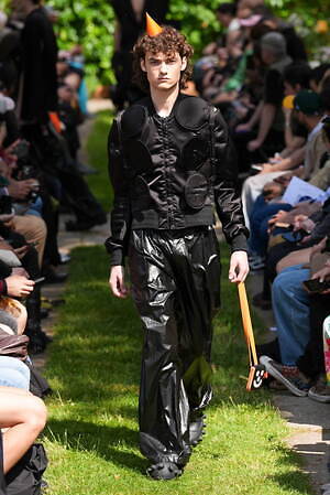 ウォルター ヴァン ベイレンドンク(Walter Van Beirendonck) 2025年春夏メンズコレクション  - 写真57